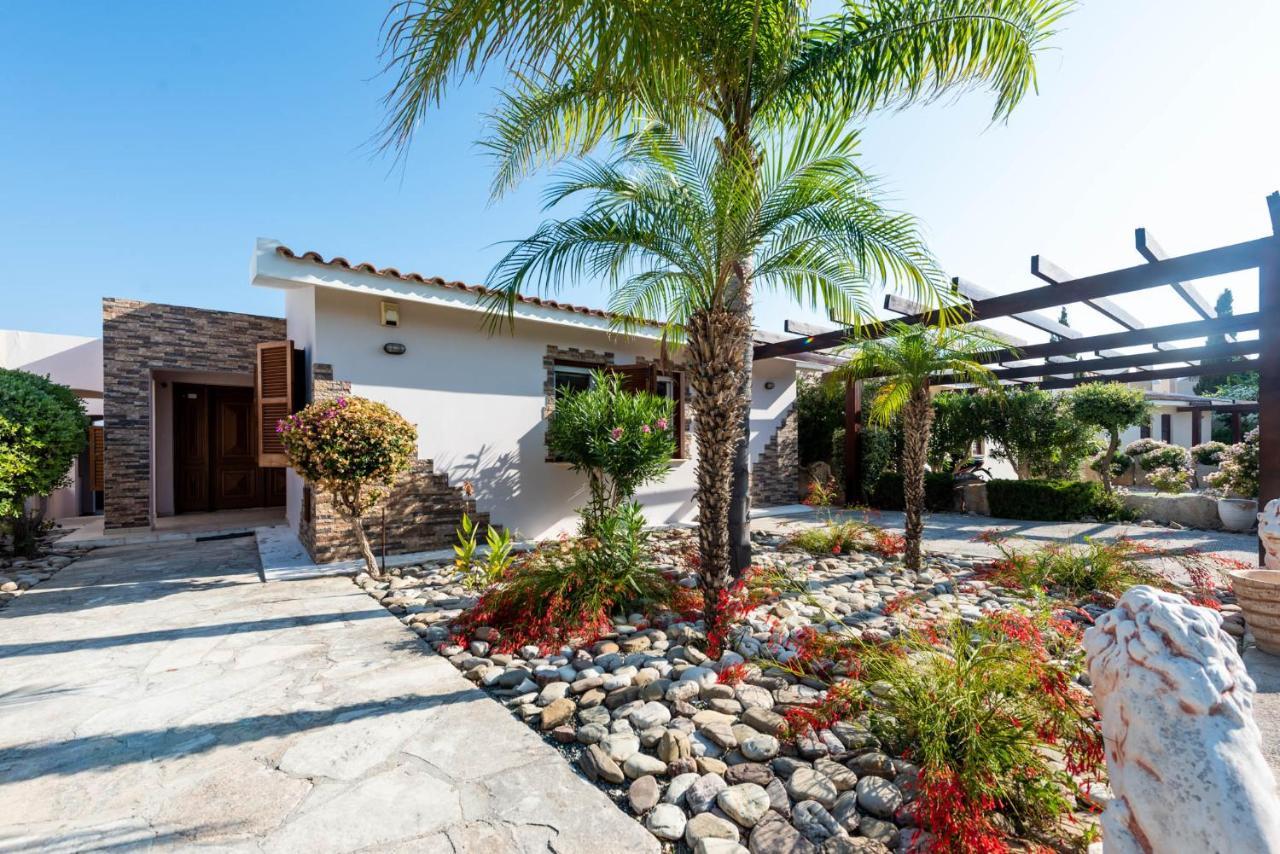 Tequila Sunrise By Ezoria Villas Coral Bay Exterior photo
