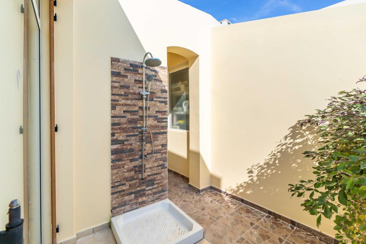 Tequila Sunrise By Ezoria Villas Coral Bay Exterior photo